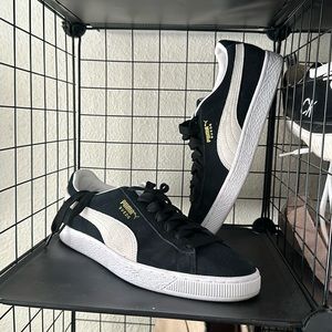 Black suede women’s puma size 11 lightly used